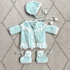 Adorable 3-Piece Hand-knit Baby Sweater Doll Clothes Set Hat Booties Blue/White